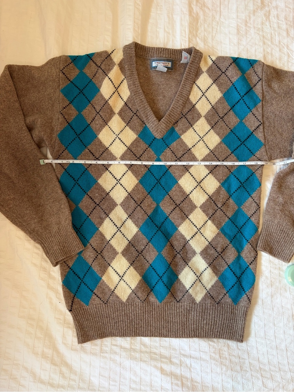 WOODWARD’S- vintage lambswool argyle V-neck sweater. Size small - Picture 4 of 5